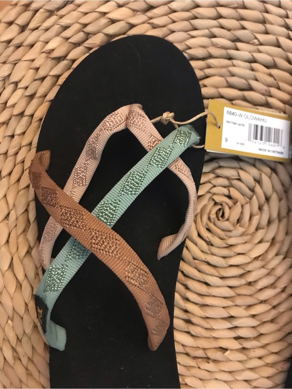 Teva Olowahu Sandals w/ Green & Tan Straps - Picture 5 of 7